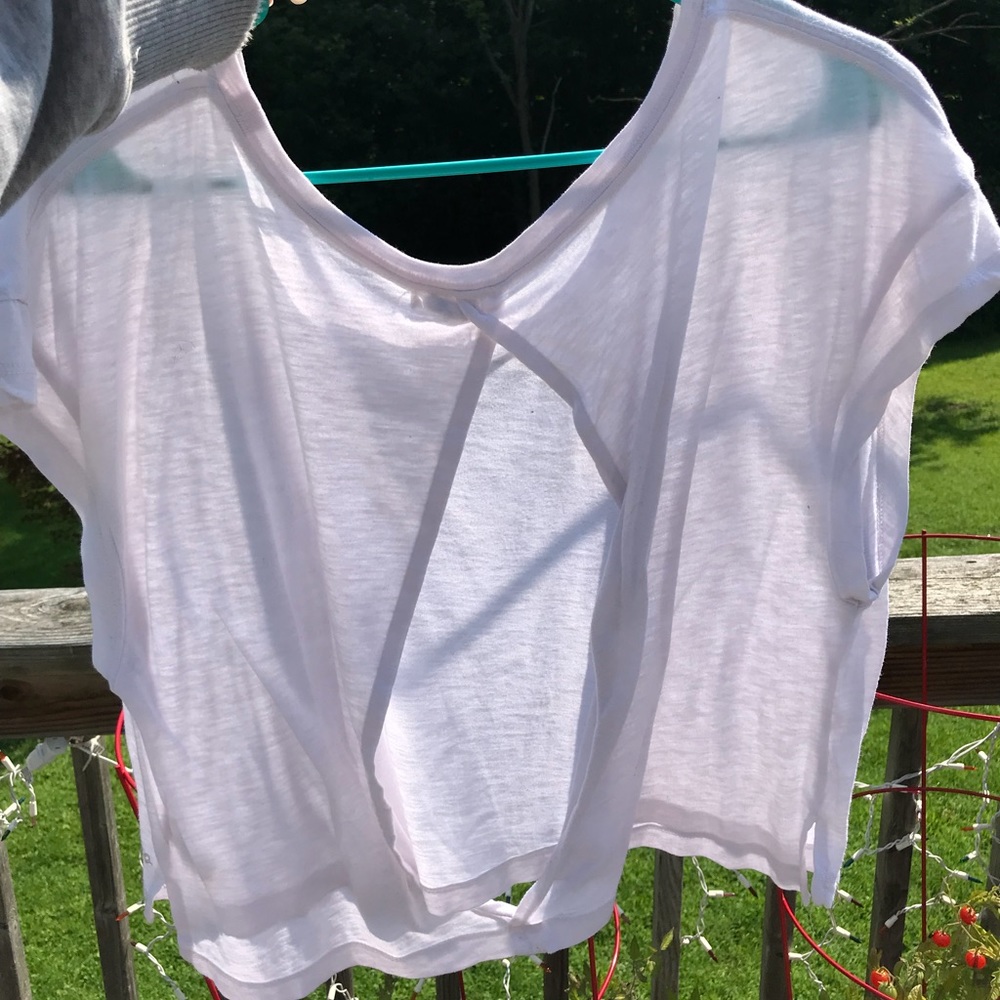 Open back white loose tshirt